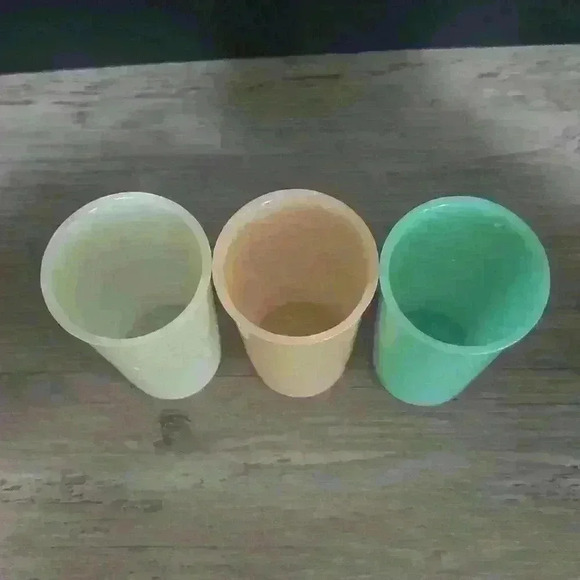 Vintage Tupperware Cups  117 set of 3 - Picture 6 of 7